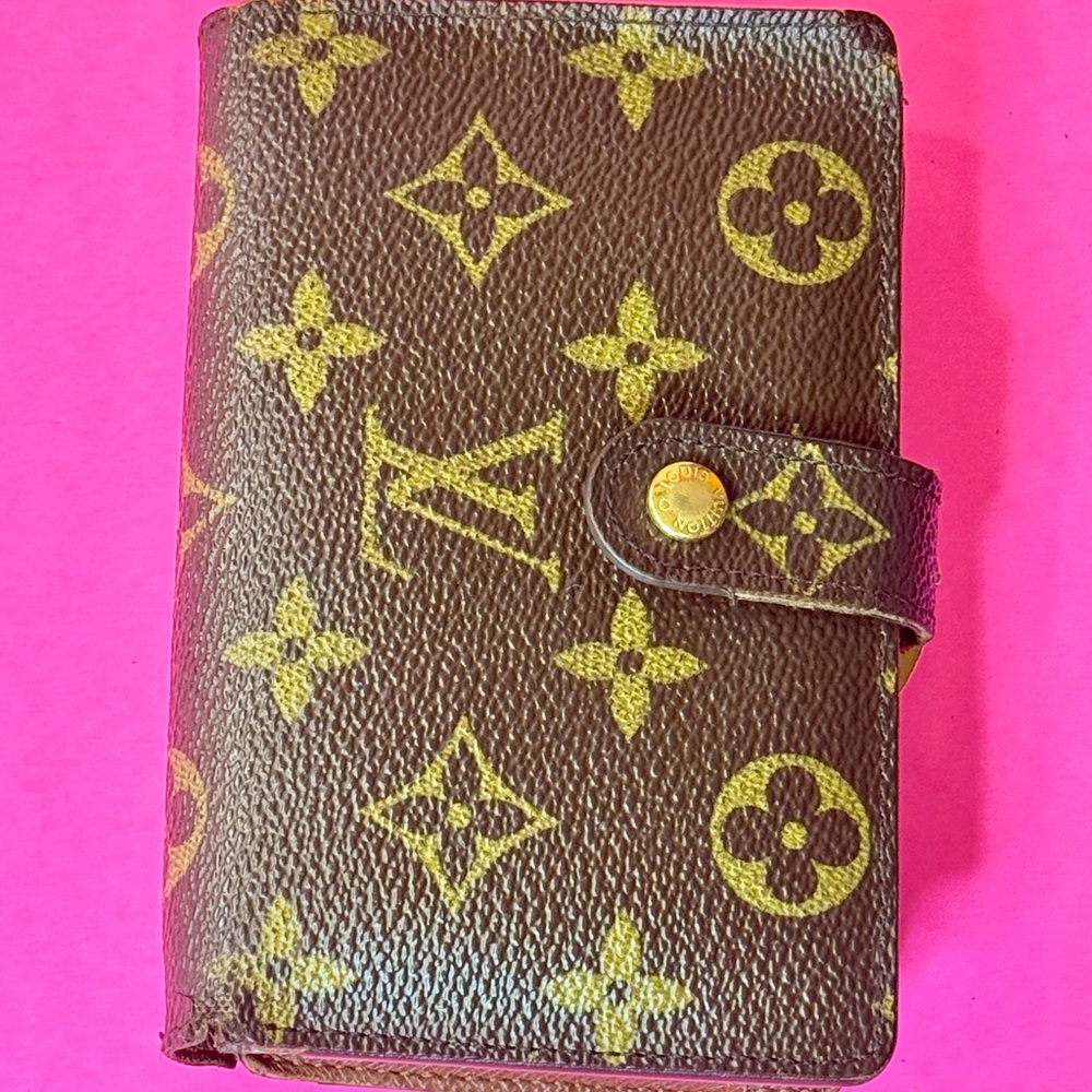 Louis Vuitton the Kisslock Brown Monograms Wallet - Picture 13 of 13